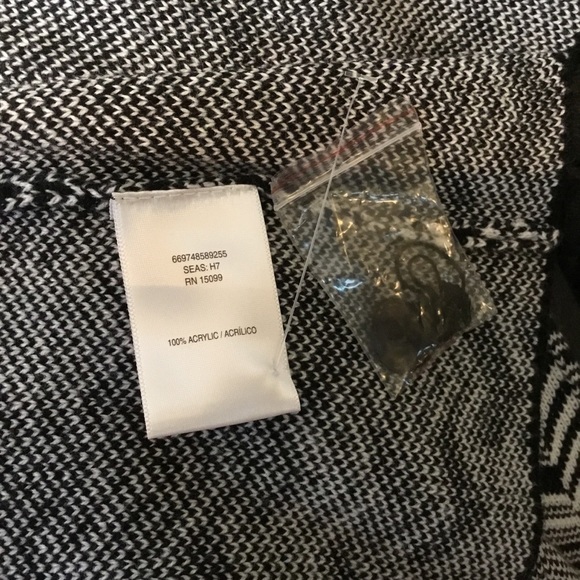 SIMPLY Emma black white 1X Cardigan w/pockets - Picture 6 of 14